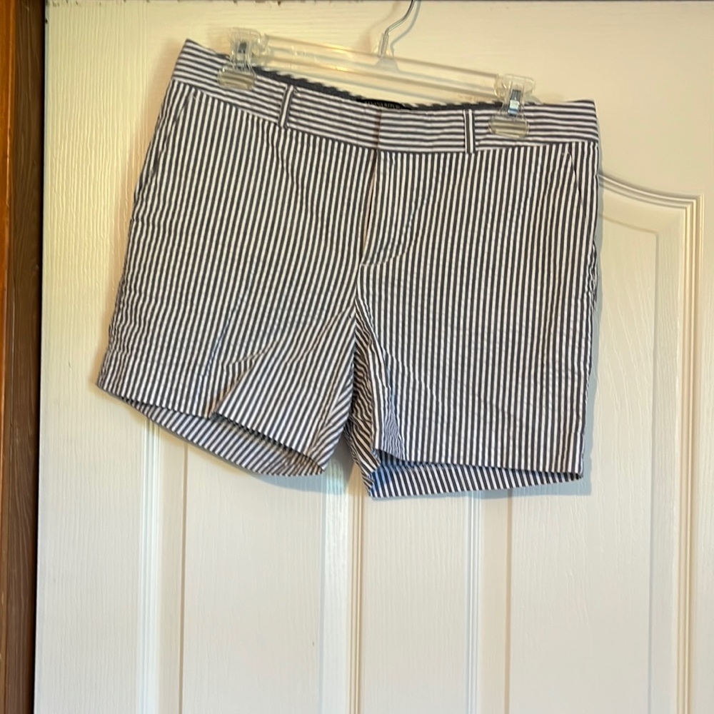 GUC Banana Republic gray & white shorts